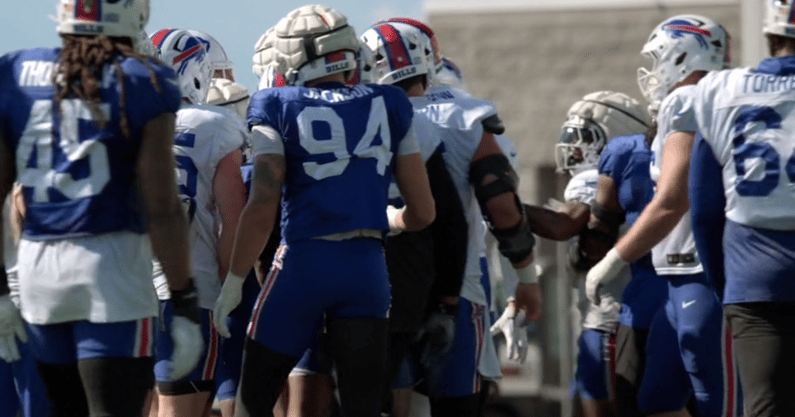 Ray Davis fight Buffalo Bills (Screenshot via HBO's Hard Knocks)